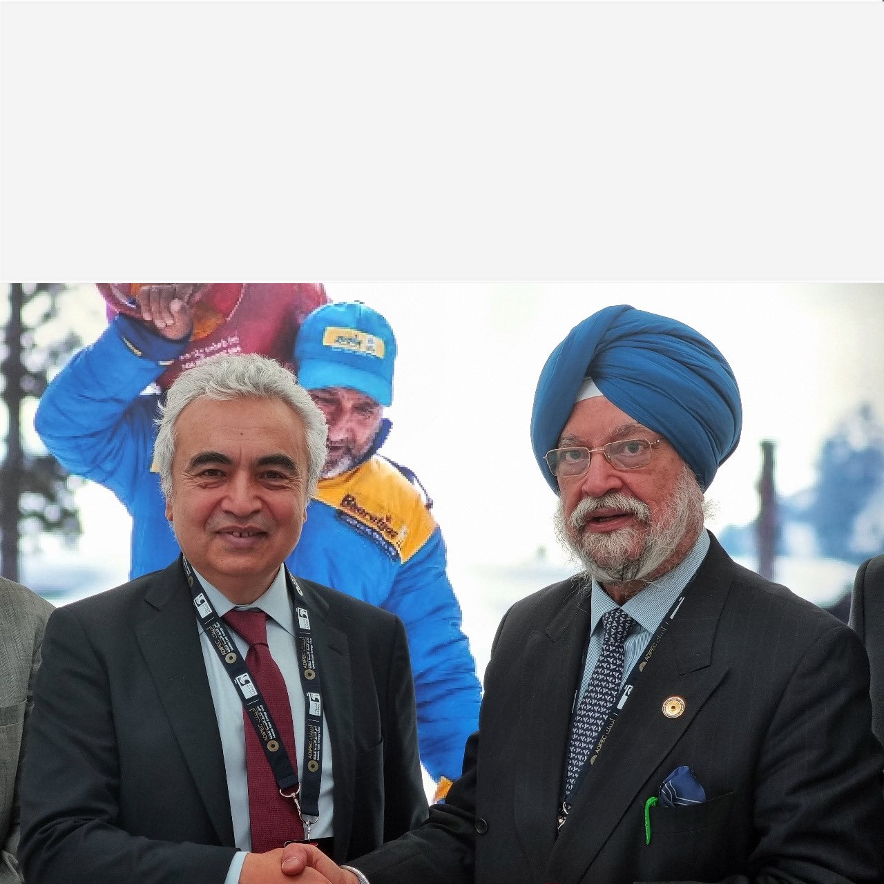 Min. Shri Hardeep S Puri meet  Mr Fatih Birol, Executive Director of  IEA  in Abu Dhabi. Discussed current energy market pressures, imperative for an orderly energy transition that empowers all, & further strengthening of India-IEA cooperation. 